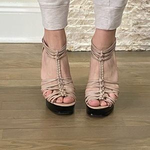 GUESS toggle platform heel